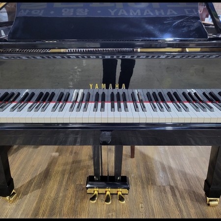 중고 야마하 그랜드피아노의 단아한 음색