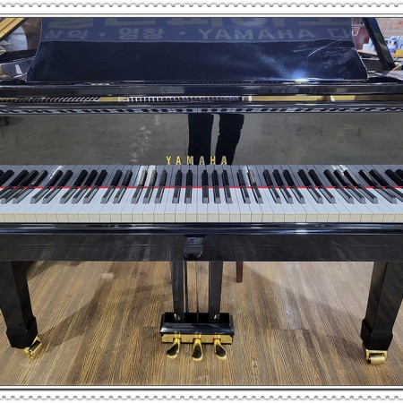 중고 야마하 그랜드피아노 감성 연출하다.