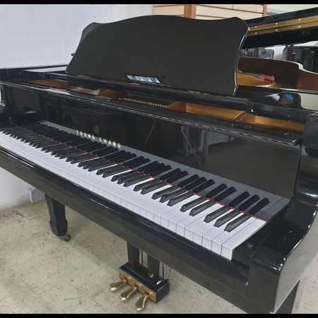 중고 영창 그랜드피아노  연주로 담아 보세요.