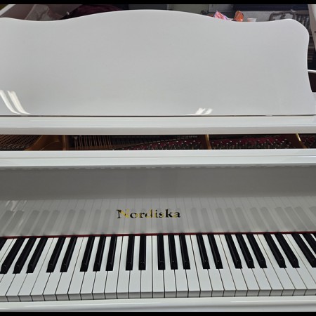 베이비 중고그랜드피아노 152 공간의 멋 이다…